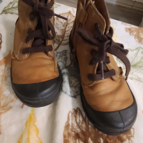 Palladium Tan Leather Boots For Kids. Like New - Picture 3 of 6